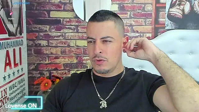 Snapshot of scotty_musicc chatting on 09/27/25, 01:10 scotty musicc online show from 09/27/25, 01:10