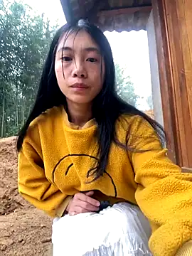 EmLy02 online show from 11/12/25, 12:00