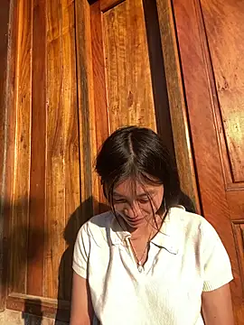 EmLy02 online show from 11/27/25, 12:46