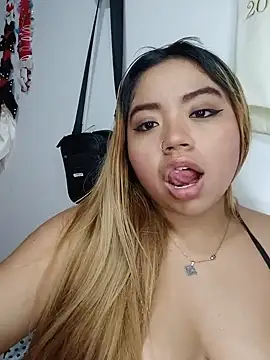 Snapshot of Emily__Hott chatting on 05/21/26, 05:47 Emily Hott online show from 05/21/26, 05:47