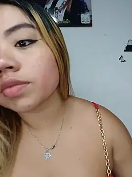 Snapshot of Emily__Hott chatting on 07/02/26, 05:02 Emily Hott online show from 07/02/26, 05:02