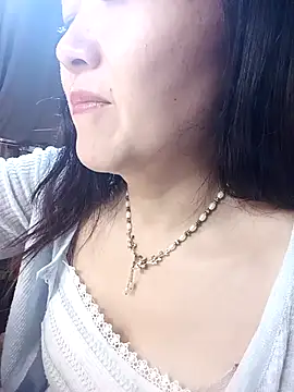 Snapshot of Joanna1122 chatting on 12/02/25, 01:33 Joanna1122 online show from 12/02/25, 01:33