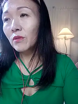 Snapshot of Joanna1122 chatting on 12/04/25, 02:32 Joanna1122 online show from 12/04/25, 02:32