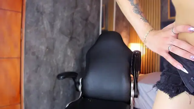 Snapshot of Ballesteros_ chatting on 04/11/26, 10:30 Ballesteros online show from 04/11/26, 10:30