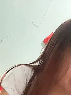 qinejr37 online show from 10/25/25, 12:29