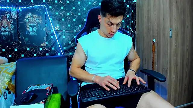 Snapshot of javiersexymann chatting on 09/23/25, 05:10 javiersexymann online show from 09/23/25, 05:10