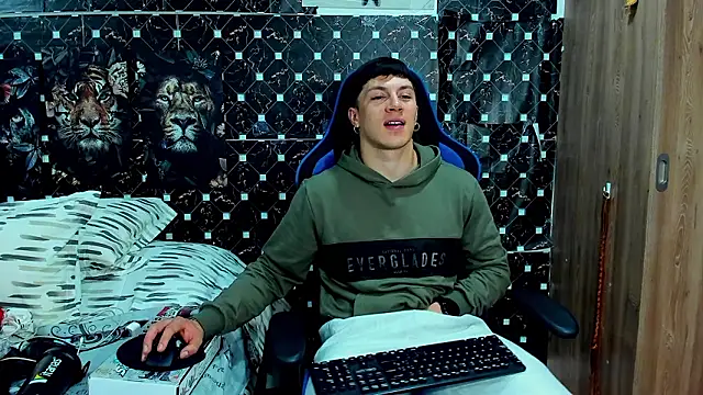 Snapshot of javiersexymann chatting on 02/20/26, 05:15 javiersexymann online show from 02/20/26, 05:15