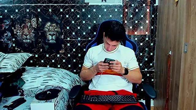 Snapshot of javiersexymann chatting on 02/20/26, 06:30 javiersexymann online show from 02/20/26, 06:30