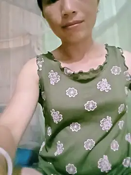 Snapshot of lucybaby00 chatting on 07/11/26, 11:24 lucybaby00 online show from 07/11/26, 11:24