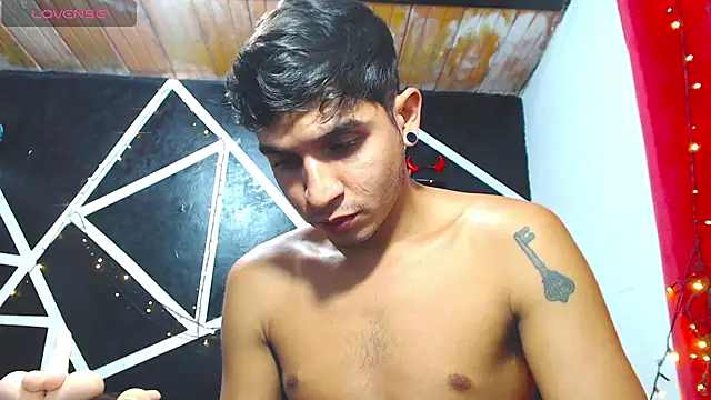 Angel latinboy online show from 10/01/25, 09:21