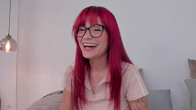 mae lyra online show from 07/11/26, 12:08