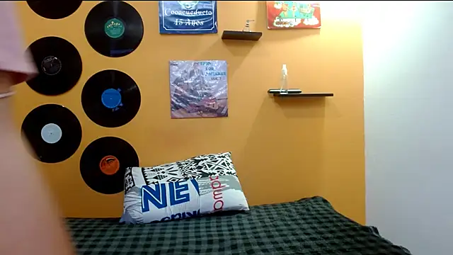 skinnyverus18 online show from 10/09/25, 06:28