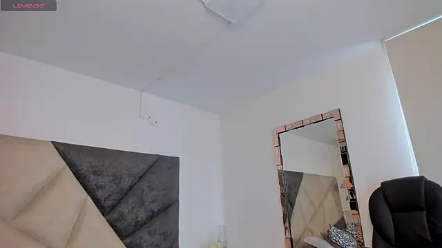 SaraWagner  online show from 09/25/25, 06:11