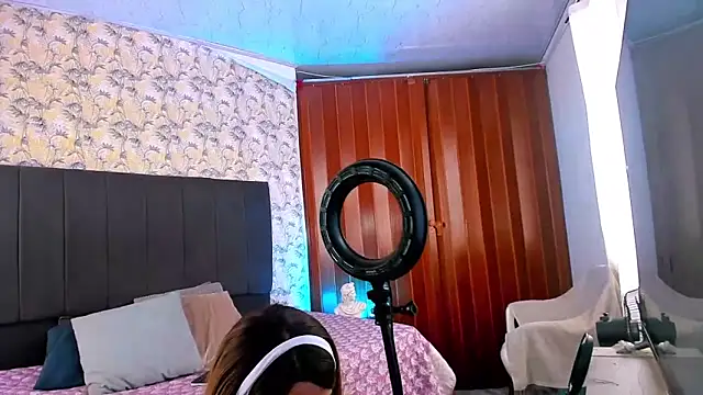 Snapshot of window_to_wonderland1 chatting on 09/30/25, 06:46 window to wonderland1 online show from 09/30/25, 06:46