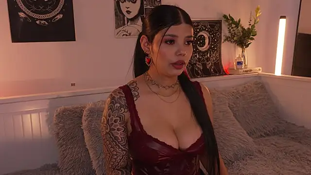 sophieee art online show from 11/14/25, 09:46