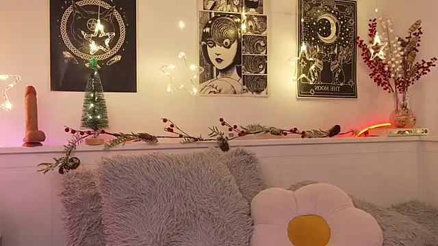 sophieee art online show from 12/13/25, 07:53