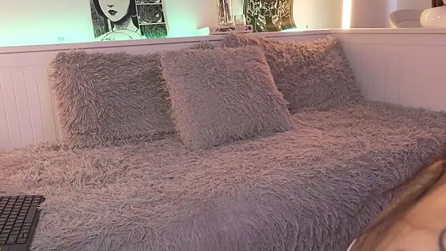 sophieee art online show from 05/05/26, 05:32