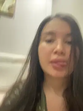 Snapshot of LexeeLuv chatting on 04/19/26, 06:35 LexeeLuv online show from 04/19/26, 06:35