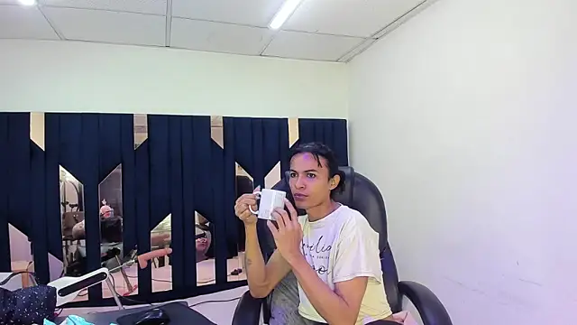 Aisha hotts777 online show from 04/28/26, 04:06