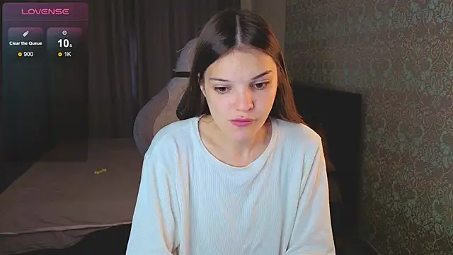 Snapshot of magic_shy_ chatting on 09/18/25, 01:18 magic shy  online show from 09/18/25, 01:18