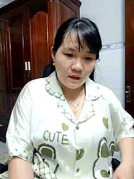 Snapshot of _Babyrose_ chatting on 10/14/25, 04:19 Babyrose online show from 10/14/25, 04:19