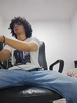 SoloRizo online show from 11/18/25, 02:28