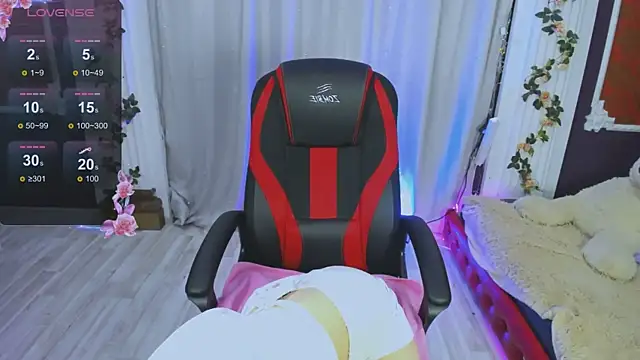 Lunar Lily online show from 10/12/25, 05:28