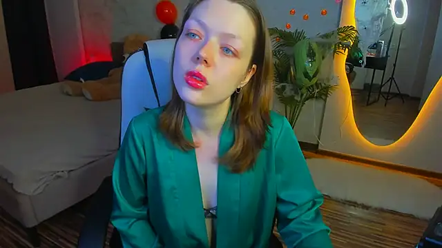 Lunar Lily online show from 11/01/25, 05:31