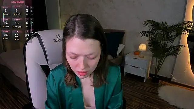 Lunar Lily online show from 11/11/25, 05:40