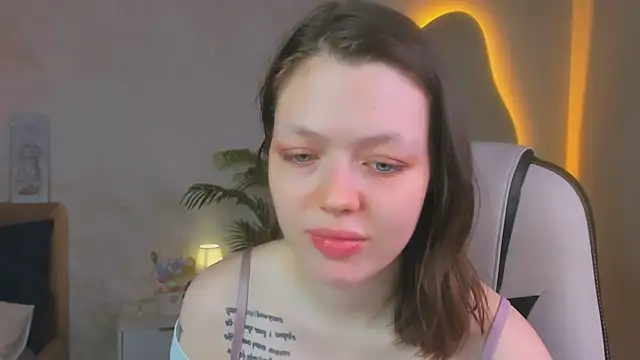 Lunar Lily online show from 04/16/26, 05:41