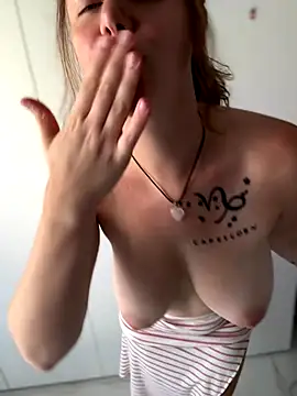 TenderLaGlamor online show from 09/14/25, 01:43