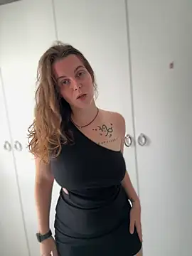 TenderLaGlamor online show from 09/18/25, 11:23