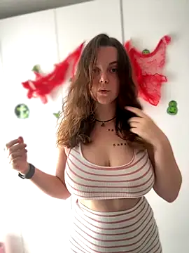 TenderLaGlamor online show from 10/23/25, 10:58