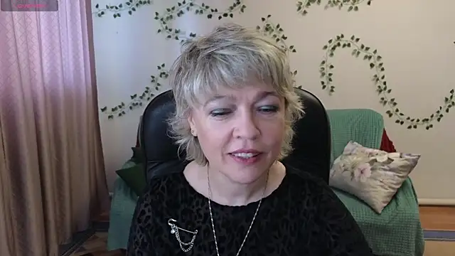 Snapshot of Rosette_Pricky chatting on 05/17/26, 01:18 Rosette Pricky online show from 05/17/26, 01:18