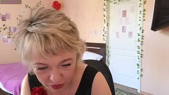 Snapshot of Rosette_Pricky chatting on 05/22/26, 01:28 Rosette Pricky online show from 05/22/26, 01:28