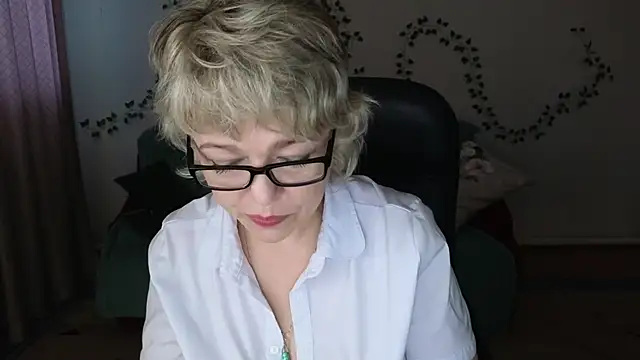 Snapshot of Rosette_Pricky chatting on 06/03/26, 02:33 Rosette Pricky online show from 06/03/26, 02:33