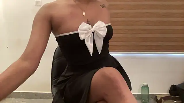 LucytheDevilQueen online show from 11/30/25, 02:59