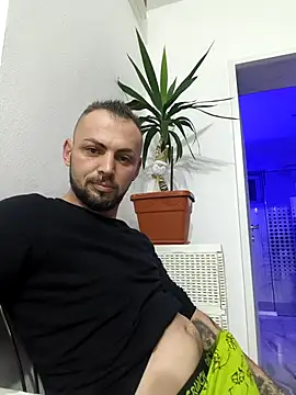 papichulo0099 online show from 12/21/25, 04:41