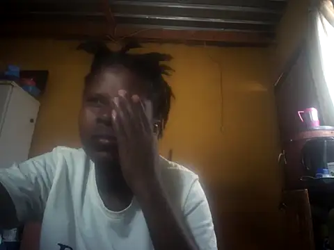 Snapshot of Caramelchick01 chatting on 09/10/25, 01:44 Caramelchick01 online show from 09/10/25, 01:44