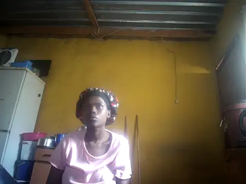 Snapshot of Caramelchick01 chatting on 09/27/25, 07:02 Caramelchick01 online show from 09/27/25, 07:02