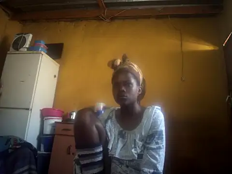 Snapshot of Caramelchick01 chatting on 10/03/25, 07:05 Caramelchick01 online show from 10/03/25, 07:05