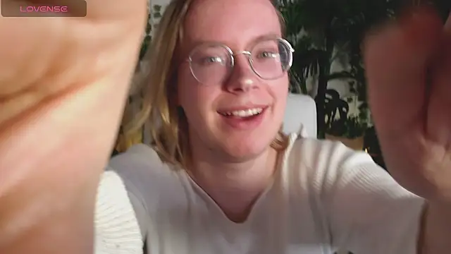 Amanda Butlerr online show from 12/14/25, 10:31