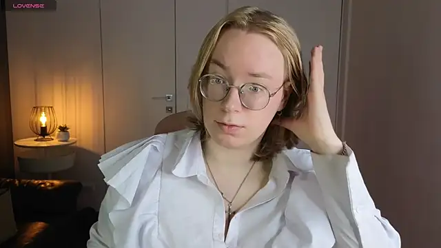 Snapshot of Amanda_Butlerr chatting on 06/05/26, 12:44 Amanda Butlerr online show from 06/05/26, 12:44