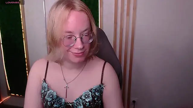 Snapshot of Amanda_Butlerr chatting on 06/10/26, 02:16 Amanda Butlerr online show from 06/10/26, 02:16