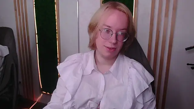 Snapshot of Amanda_Butlerr chatting on 06/13/26, 02:04 Amanda Butlerr online show from 06/13/26, 02:04