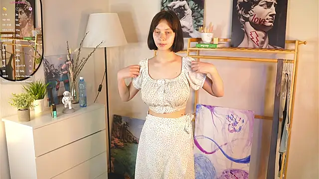 Snapshot of SuzanneHowse chatting on 09/09/25, 07:19 SuzanneHowse online show from 09/09/25, 07:19