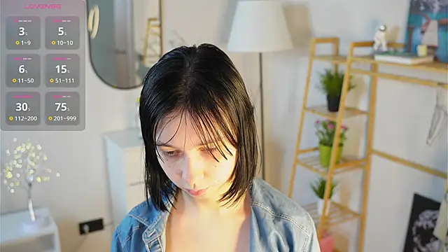 Snapshot of SuzanneHowse chatting on 11/02/25, 06:38 SuzanneHowse online show from 11/02/25, 06:38