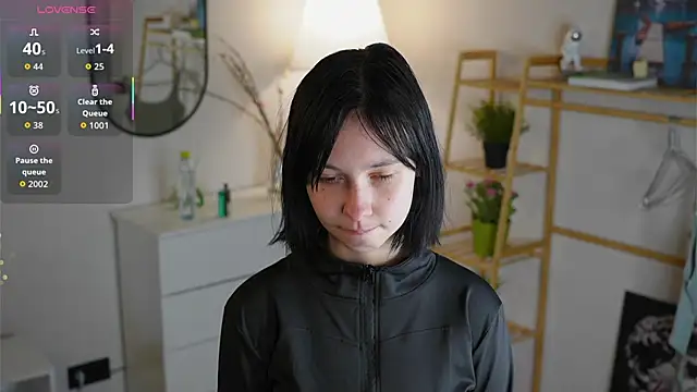 Snapshot of SuzanneHowse chatting on 11/04/25, 04:33 SuzanneHowse online show from 11/04/25, 04:33