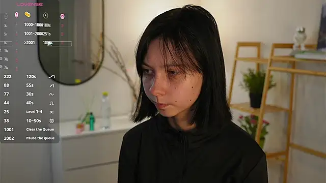 Snapshot of SuzanneHowse chatting on 11/08/25, 04:45 SuzanneHowse online show from 11/08/25, 04:45