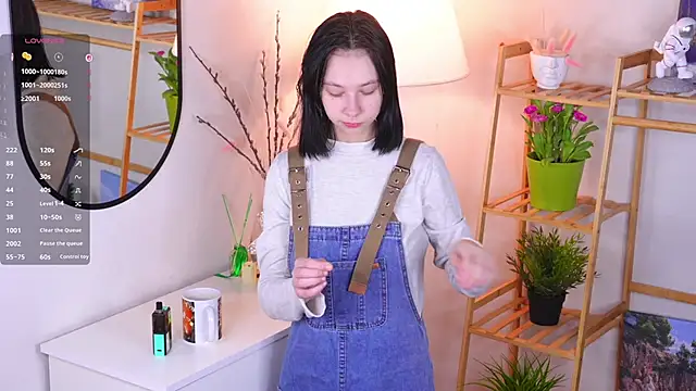 Snapshot of SuzanneHowse chatting on 02/04/26, 03:12 SuzanneHowse online show from 02/04/26, 03:12